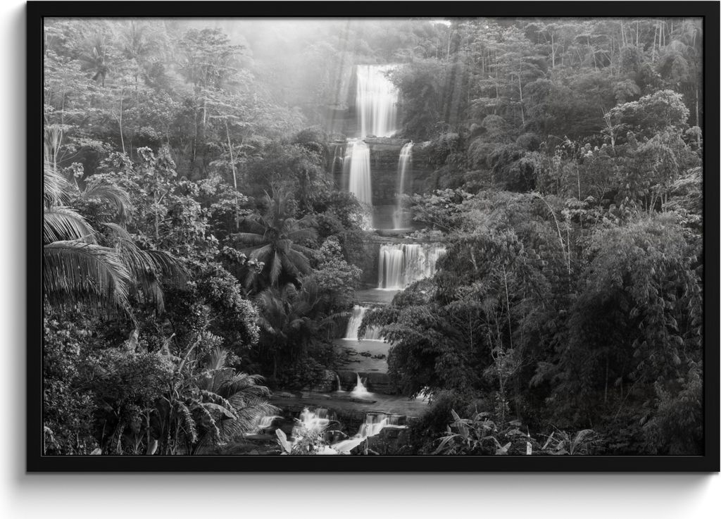 MuchoWow MuchoWow Gerahmtes Poster Indonesien - Wasserfall - Schwarz - Weiß 90x60 cm - Poster mit zchwarzem Bilderrahmen - Fotorahmen - Foto-P...