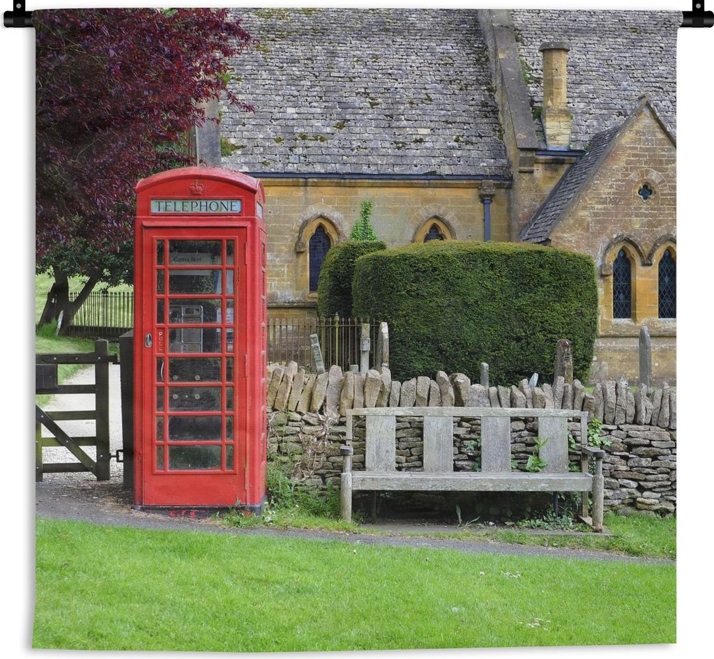 MuchoWow Wandteppich Wandbehang Rote Telefonzelle in den Cotswolds 150x150 cm Tapisserie Dekoration Wandtuch - Wohnaccessoires - Modernes