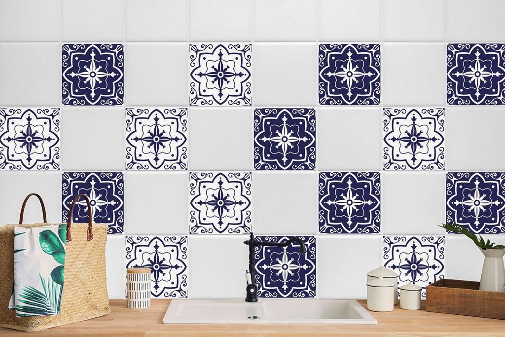 24 Stück Magic Stick Fliesen-Aufkleber Bodenfliesen für Küchen Bad Weiße und Blaue Dekor 20 x 20 cm