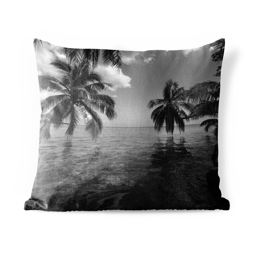 MuchoWow Outdoor Kissen - Reflexion von Palmen im Meer von Mo'orea in schwarz und weiß - 45x45 cm - Wetterfest - Lounge Kissen - Fotokissen - De...