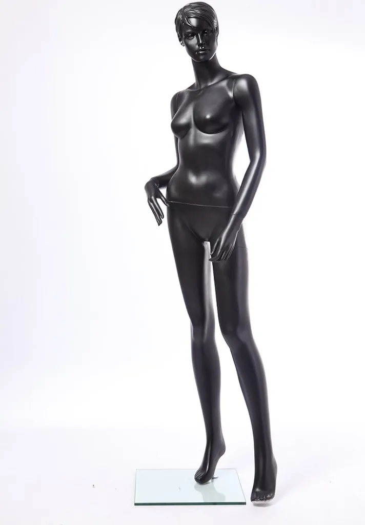 Mannequin de vitrine femme en plastique et fibre de verre noir mat