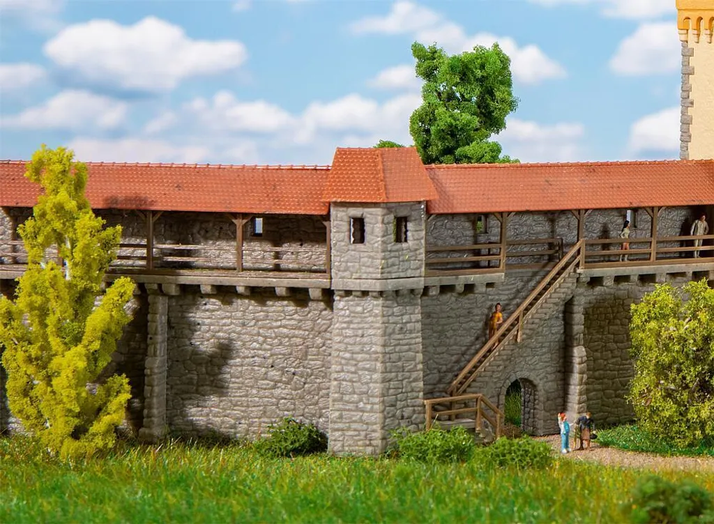 Décorer votre réseau HO avec les remparts Faller 232170 vieille ville
