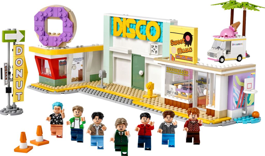 LEGO® Idee 21339 BTS Dinamite Immagine del prodotto 