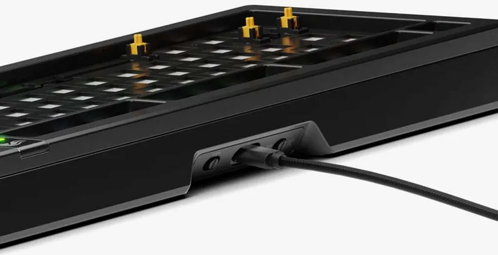 Glorious GMMK 3 Pro 75% Barebone ANSI Clavier Gaming Custom - Noir
