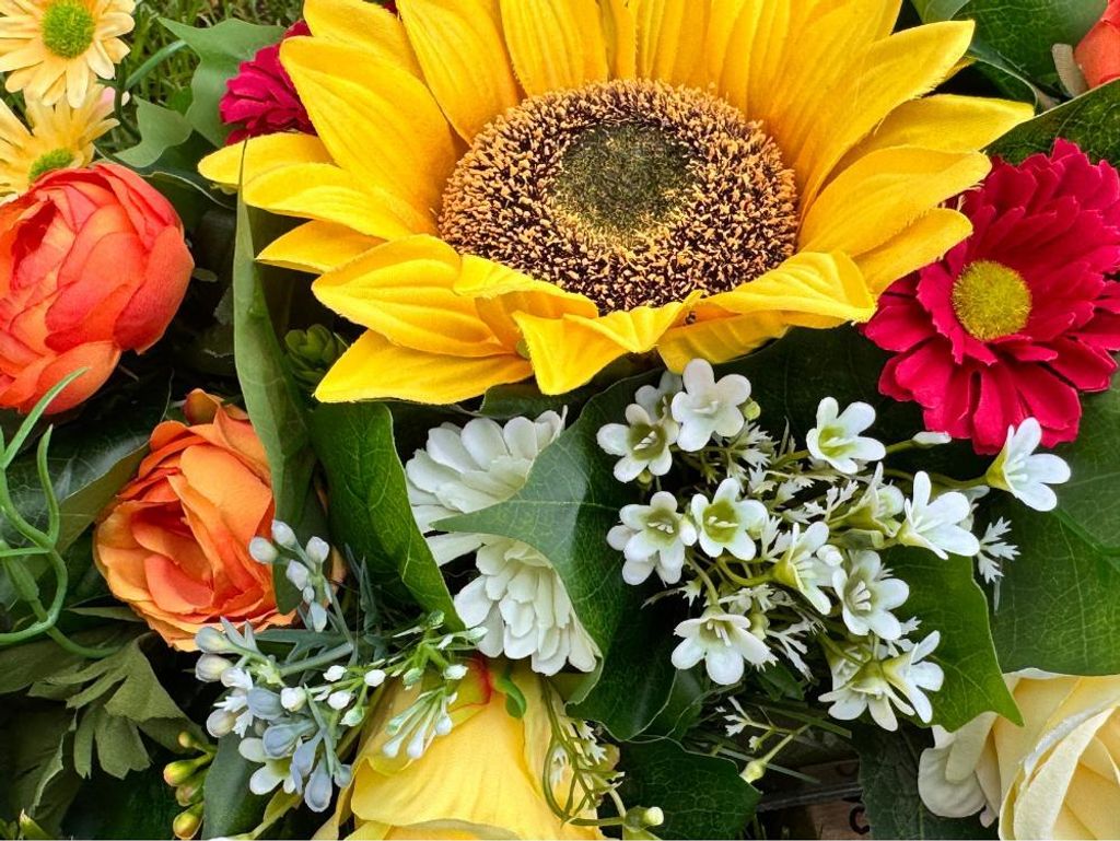 künstliche Grabblumen Aufleger mit Sonnenblumen Rosen