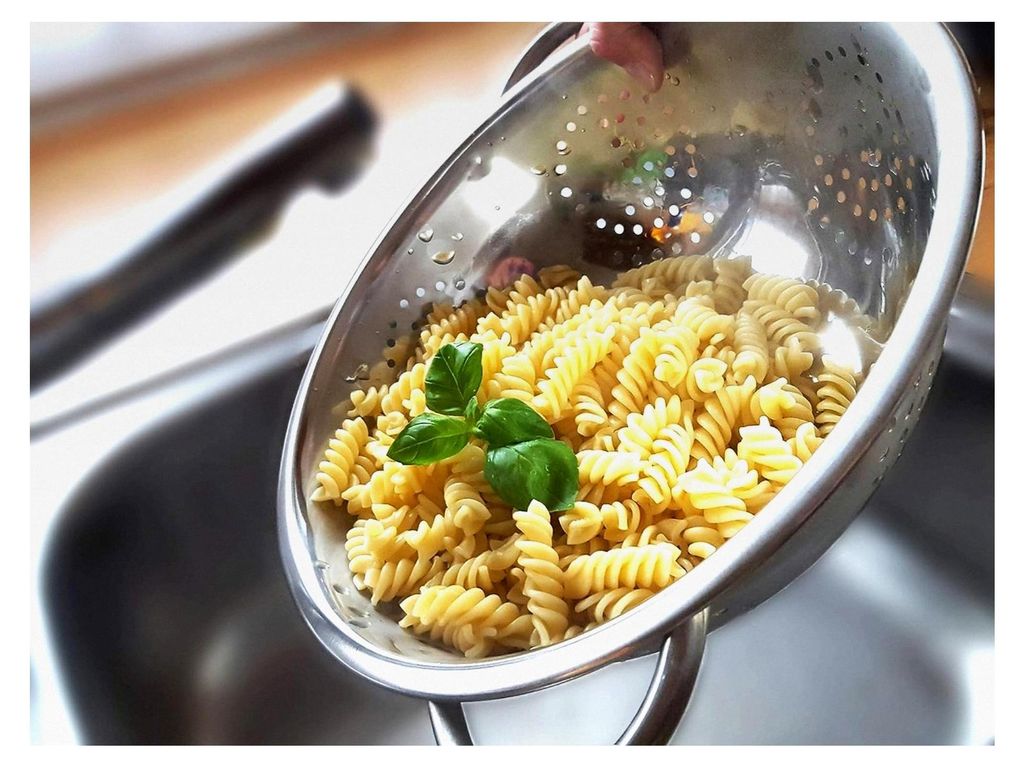 Küchensieb Abtropfsieb Edelstahl 24 cm für Salat, Nudeln und mehr