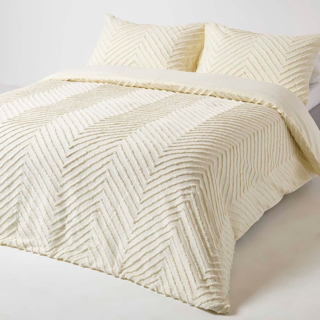 HOMESCAPES Perkal Bettwäsche 230 x 220 cm off-white aus 100% Baumwolle, getuftet mit Chevron-Muster
