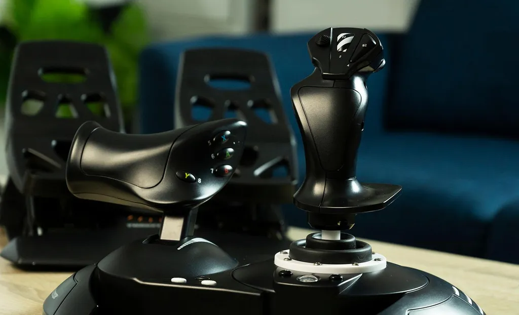 Pilotez avec le Thrustmaster T.Flight Full Kit X pour Flight Simulator - 35
