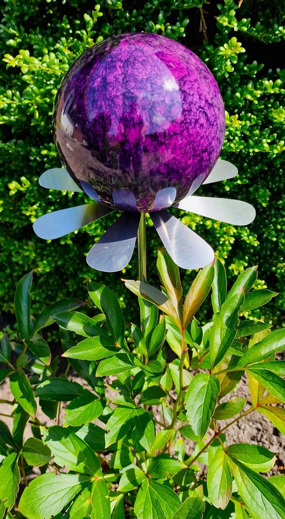 Blütenzauber Rotterdam Rosenkugel 10 cm Edelstahl violett Gartenstecker Deko mit Stab 80 cm