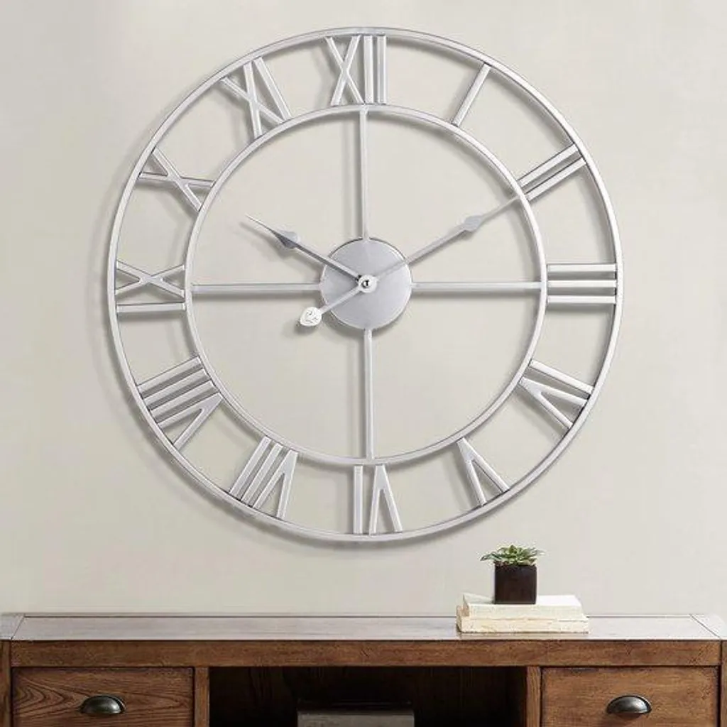 Horloge murale argentée 47 cm en métal à chiffres romains vintage