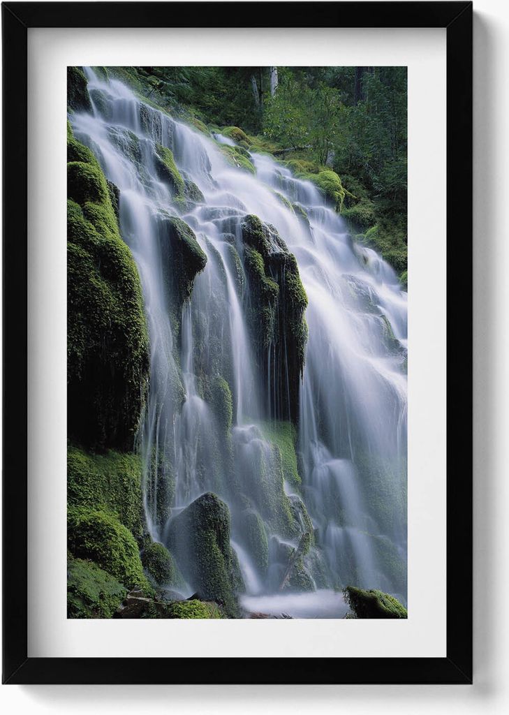 Großer Wasserfall im Dschungel– Wandbild mit Rahmen – Gerahmtes Bild – Wanddekoration – 40x60 cm – Schwarz
