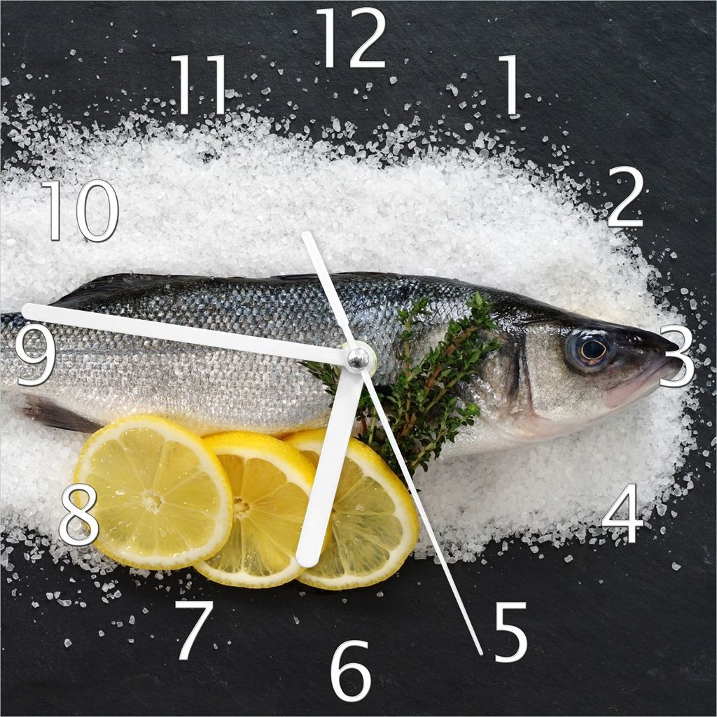 Wallario Design Wanduhr Fischmenü - Frischer Fisch auf Salz mit Zitronen aus Echtglas, Größe 20 x 20 cm