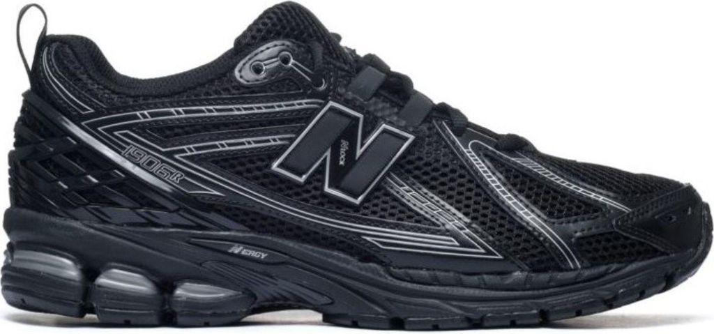 Kaufen Sie den New Balance M1906RCH Black Grey bei Kicksshop. Sportlicher schwarz-grauer Uni-Sneaker mit modernem Design und bequemer Passform.