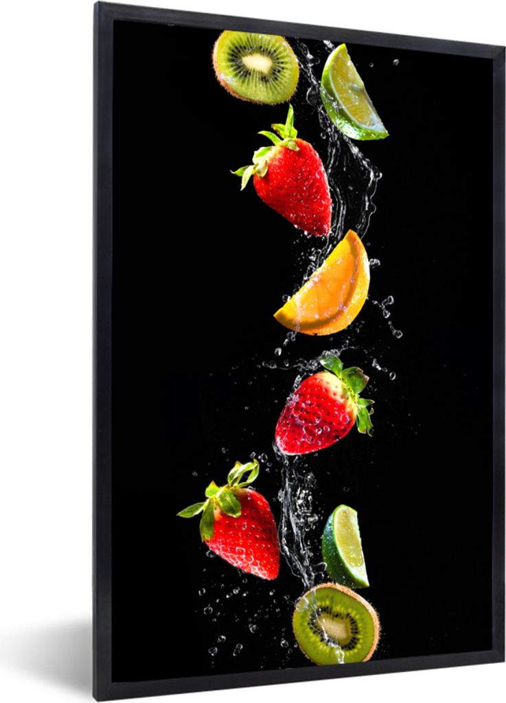 MuchoWow Gerahmtes Poster Obst - Wasser - Schwarz - Stillleben Erdbeere - Kiwi 40x60 cm - Poster mit Schwarzem Bilderrahmen Wandposter Rahmen Fot...