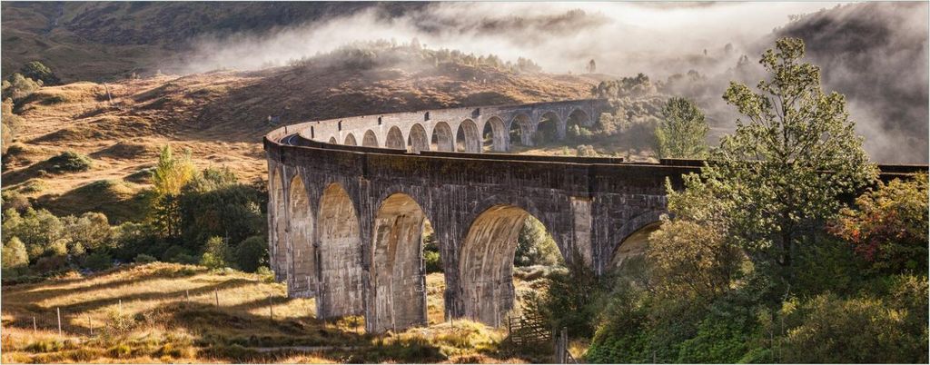 Wallario Poster - Viadukt im Morgennebel, Kunstdruck Größe: 50 x 125 cm