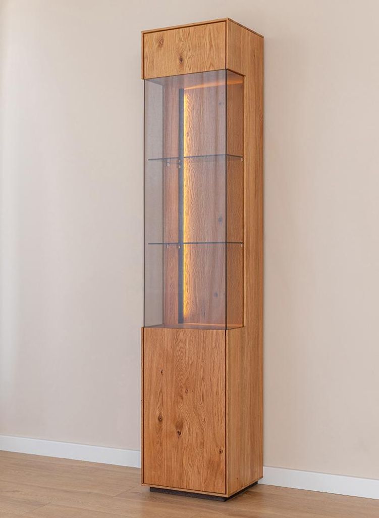 Wohnzimmer Vitrine mit 43 cm Breite in Eiche massiv geölt, inkl. LED-Beleuchtung, Türanschlag links - CARISOLO-163