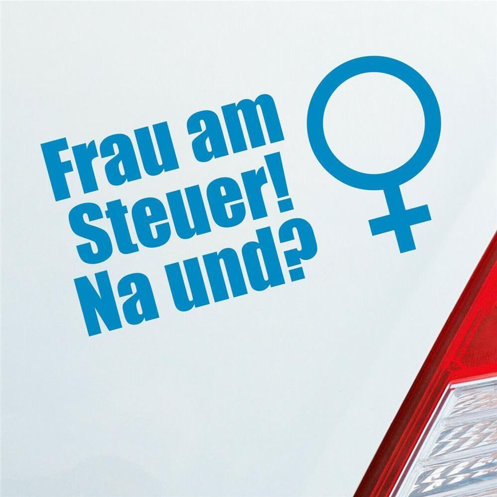 Auto Aufkleber Frau am Steuer! Na und? Girl Sruch 18x9 cm Hellblau Sticker Heckscheibenaufkleber