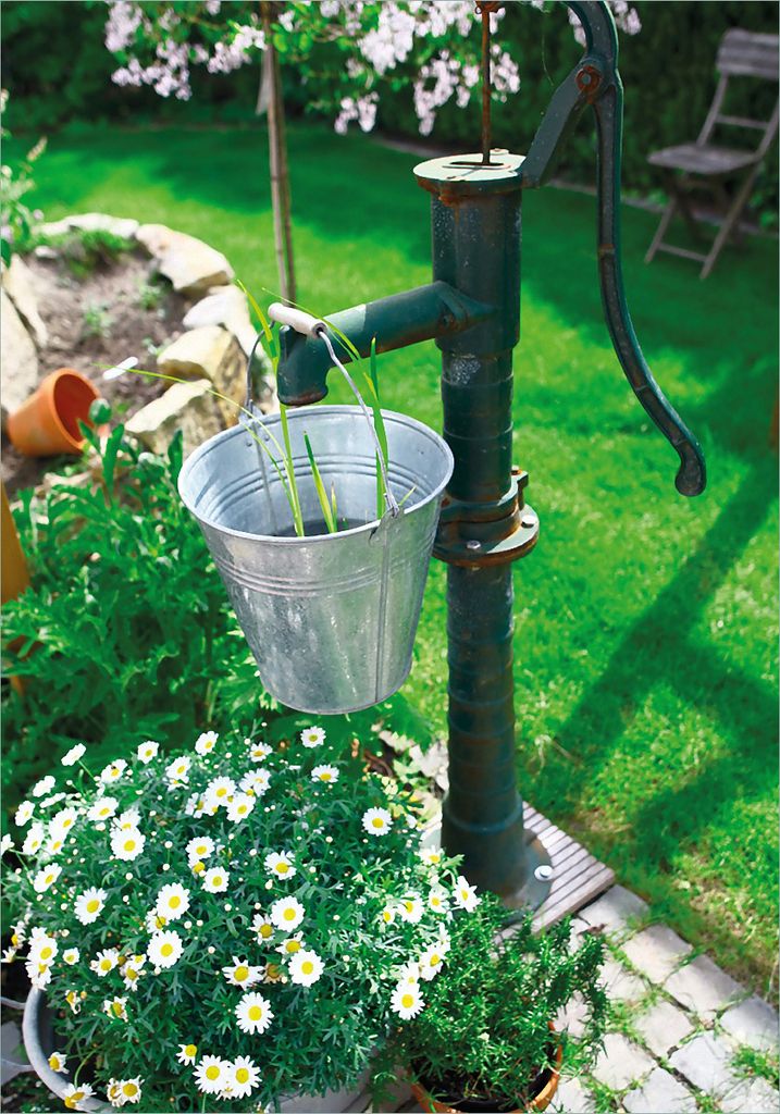 Wallario selbstklebendes Poster - Wasserquelle im Garten, Größe: 70 x 100 cm