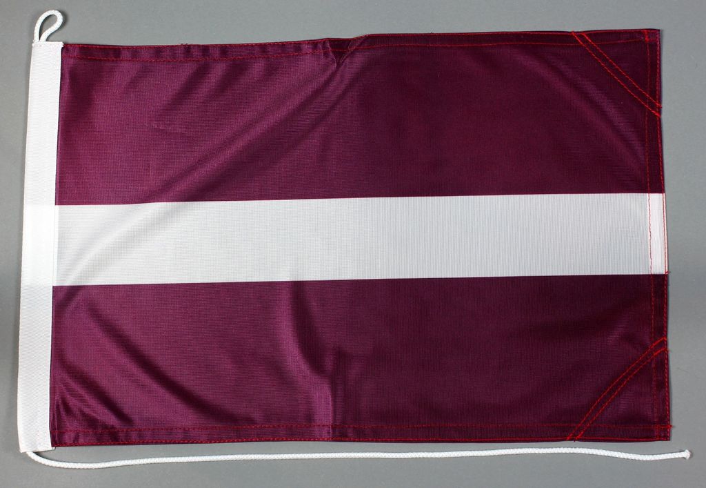 Bootsflagge Lettland 30x45 cm Motorradflagge Bootsfahne Produktbild 