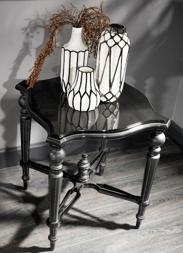Casa Padrino Luxus Barock Beistelltisch Schwarz / Silber 57 x 57 x H. 64 cm - Edler Massivholz Tisch - Luxus Qualität - Italy
