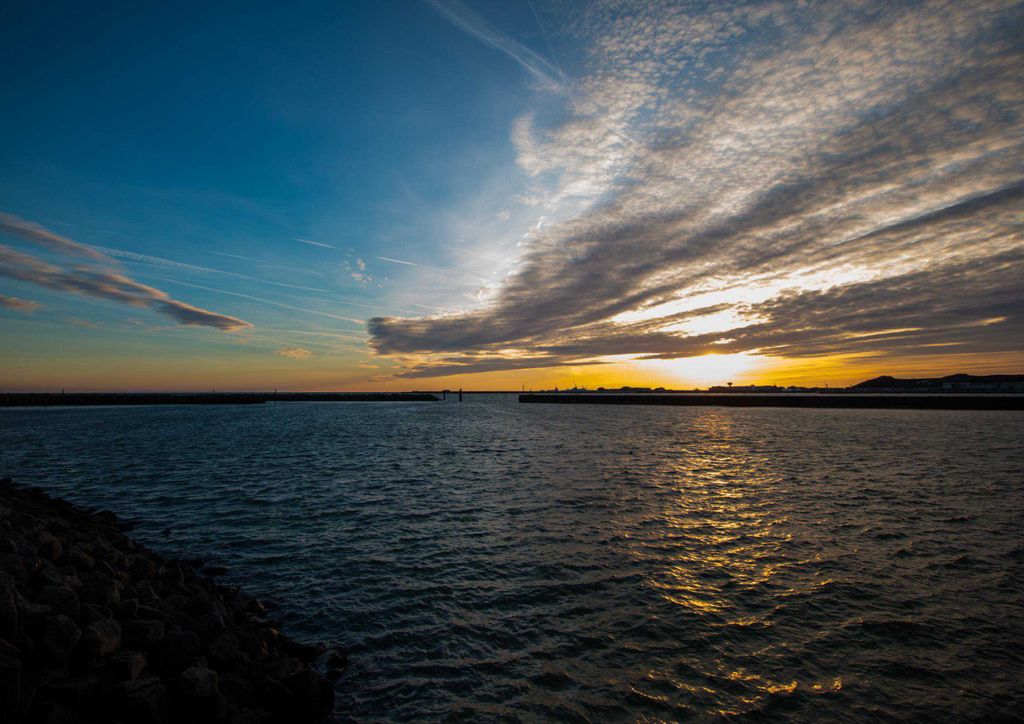 hansepuzzle 32343 - Sonnenuntergang Puzzle, 260 Teile, Reisen, 41,0 x 28,0cm mit hochwertiger Aufbewahrung, Kartonbox & Beutel