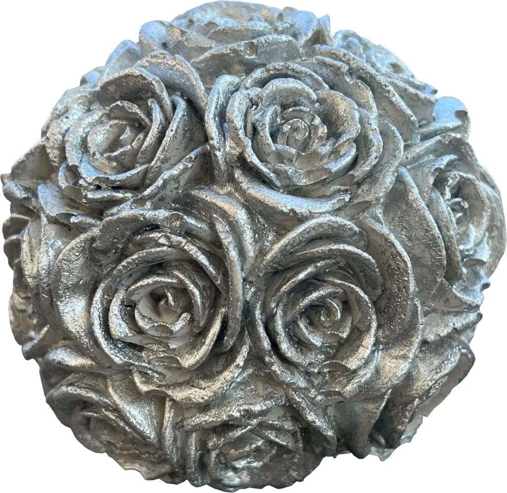 Beton Rosenkugel groß mit silberner Patina - eine ganz besondere Dekoration