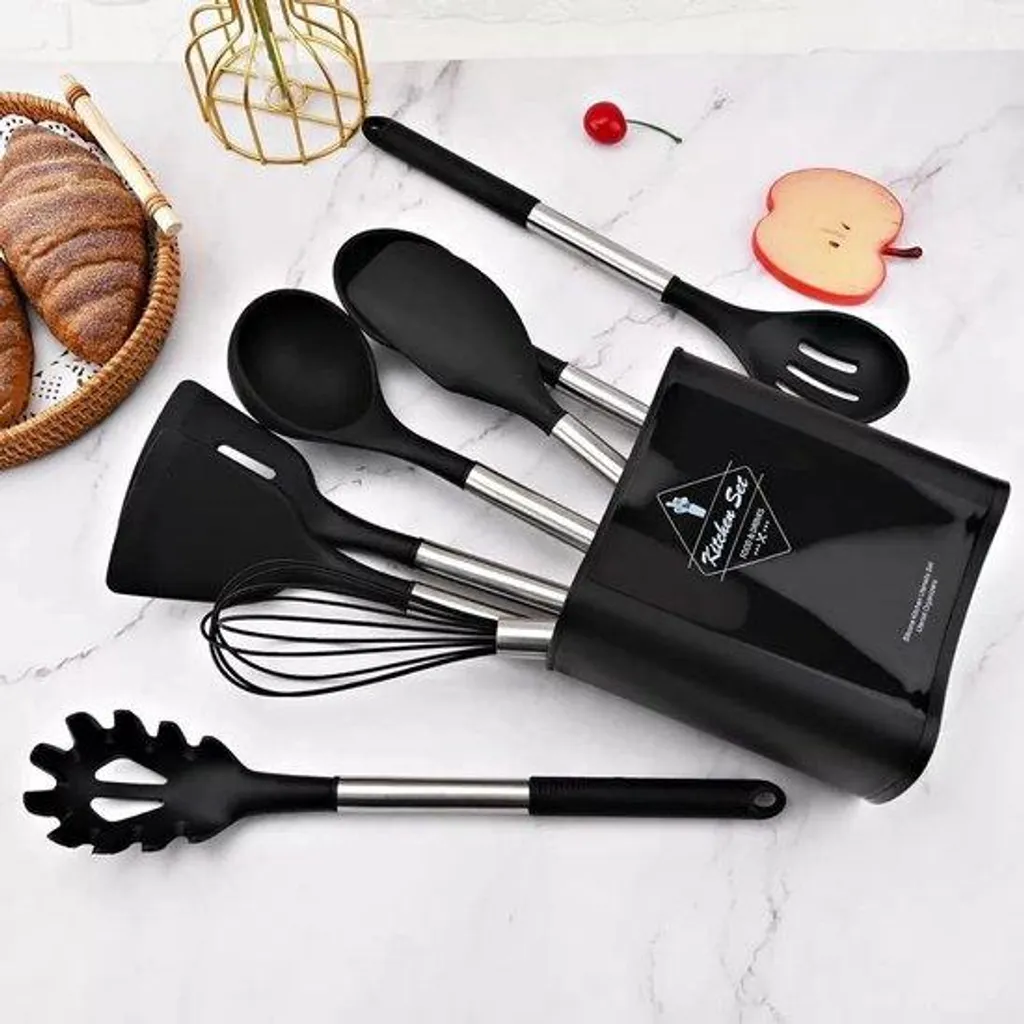 Ustensile de cuisine noir multifonction idéal pour poêles de 24 à 28 cm