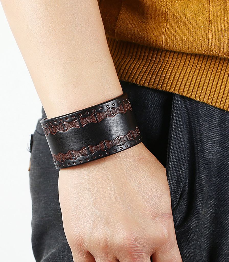 Vintage Männer geprägte Kunstleder Knöpfe breites Armband Armreif Armband Dekor