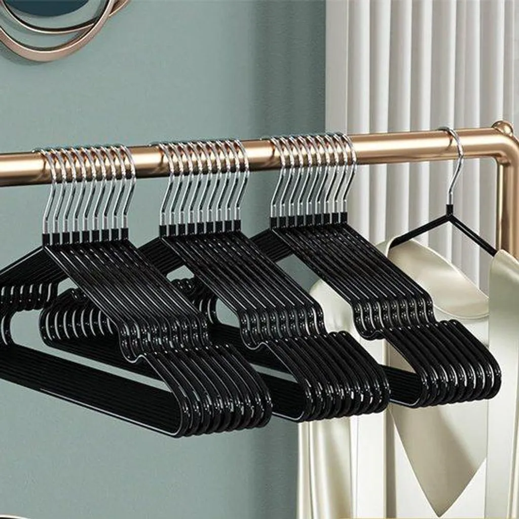 Organiser sa Penderie avec ces 20 Cintres Métalliques Adultes de 40 cm