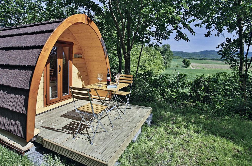 Jochen Schweizer Camping Pod Hamburg für 2 (2 Nächte); Erlebnis verschenken oder selbst erleben; Der Gutschein ist gültig für 2 Personen.