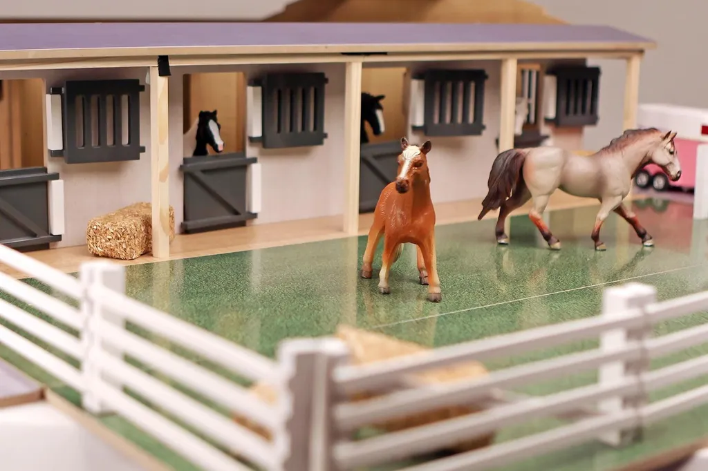 Écurie Kids Globe 1:24 pour Ranger et Protéger 7 Chevaux Miniatures - 11