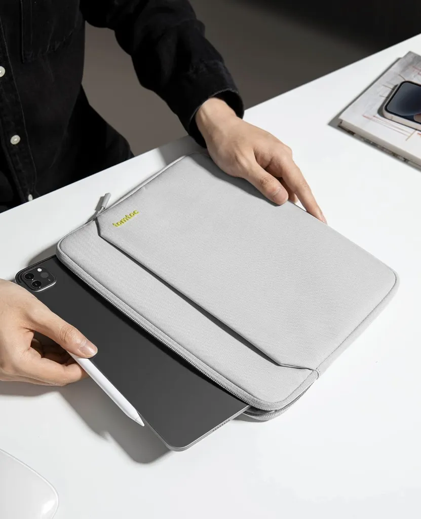 Housse TomToc Light-A18 pour ordinateur 15 pouces gris clair élégante
