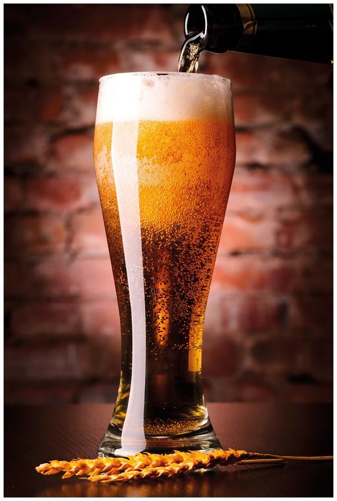 Wallario Premium Glasbild, freischwebende Optik, kräftige Farben, Größe 90 x 60 cm Motiv Frisches Pils