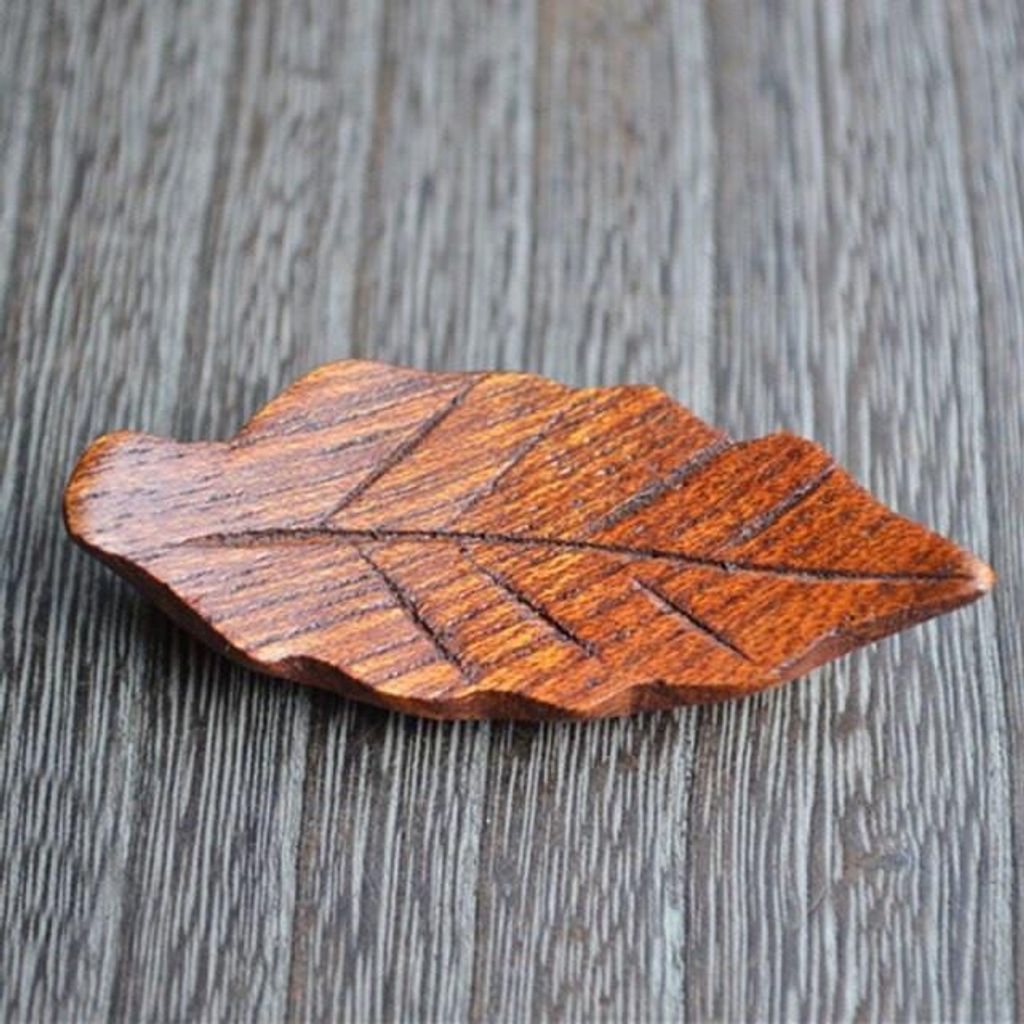 Blattförmiger Sushi-Essstäbchenständer aus Holz