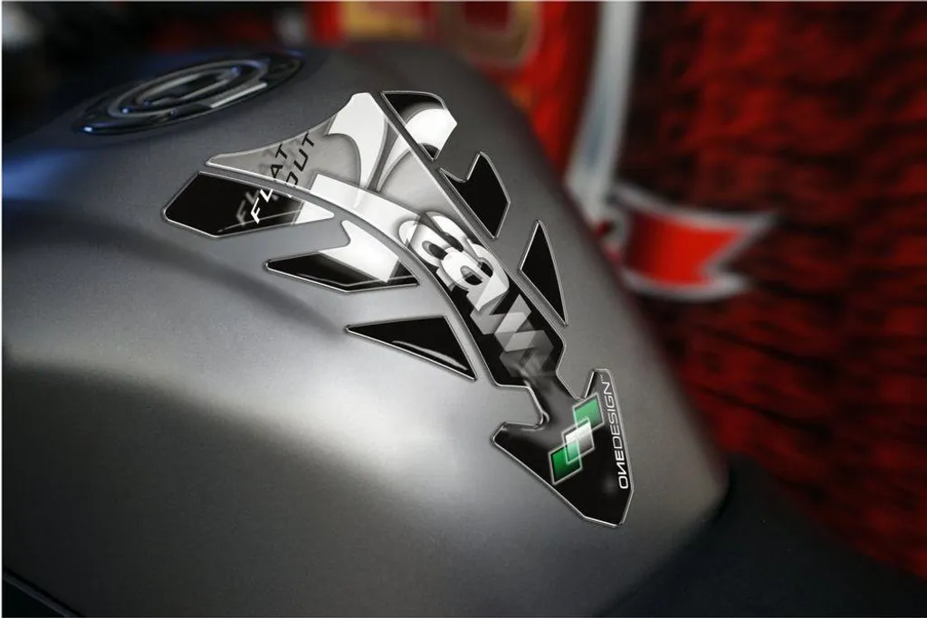 Protection de réservoir moto universelle PUIG Future 5630P argent