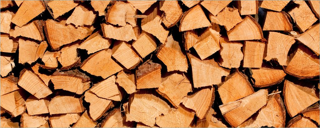 Wallario selbstklebendes Poster - Holzstapel gehackt - Holzscheite für den Kamin, Größe: 50 x 125 cm