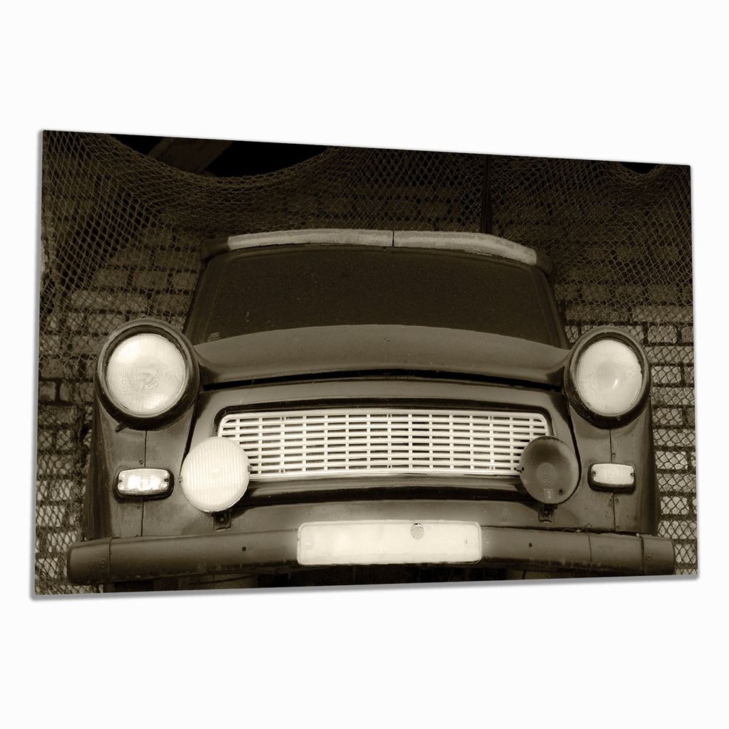 Wallario Herdabdeckplatte aus Glas, Größe 90 x 52 cm 1-teilig, Motiv Alter Trabbi in schwarz-weiß - Frontansicht Scheinwerfer