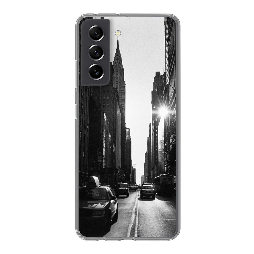 MuchoWow Handyhülle Schutzhülle Hülle für Samsung Galaxy S21 FE Eine ruhige Straße in New York in Schwarz und Weiß Silikon Softcase Handy H...