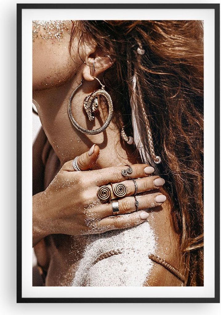 Gerahmtes Poster - Schwarzer Rahmen - Sand Frau Schmuck - 61x91,5 cm - Wand Bild - Wanddeko - Wandbilder - Kunstposter - Wandposter - Bilderrahmen ...