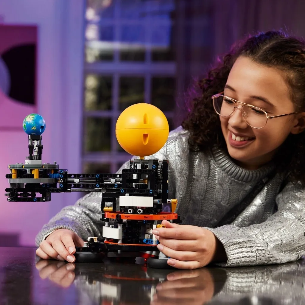 Modèle Terre et Lune LEGO Technic 42179 : Visualisez les Saisons Facilement - 15