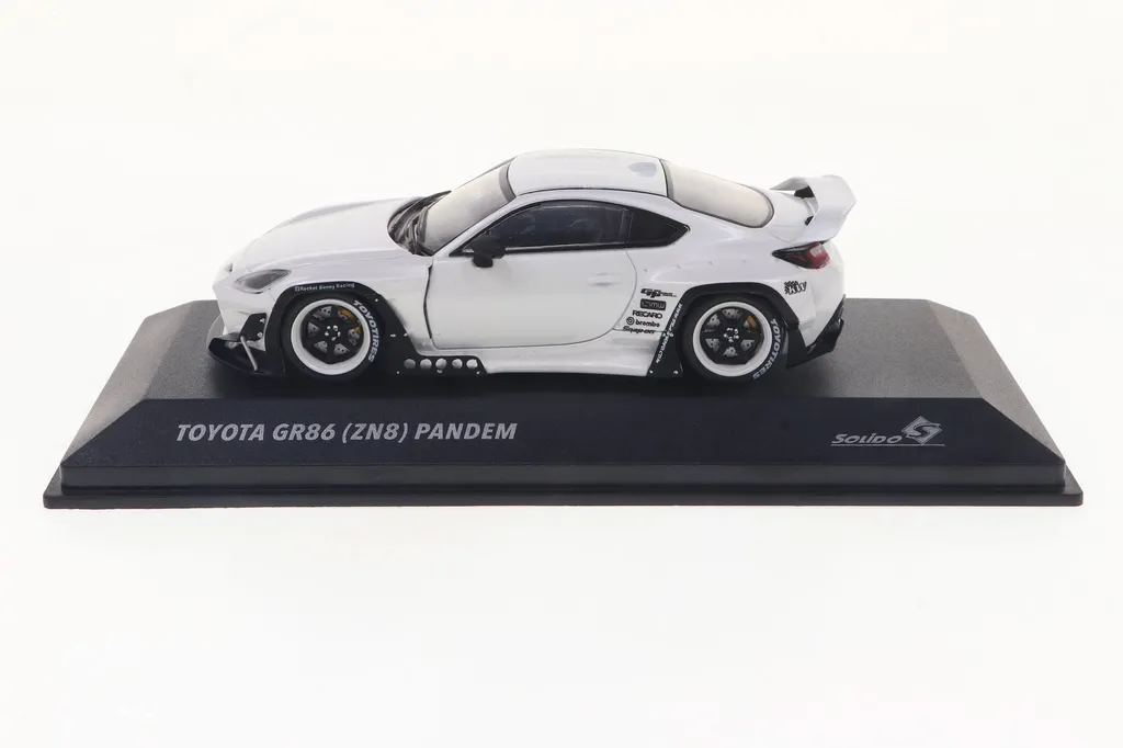 Modèle Réduit Toyota GR86 Rocket Bunny 1:43 Solido Finition Haute Qualité