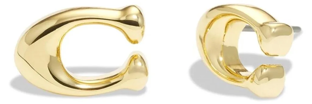 Boucles d'oreilles finition or avec design gravé emblématique luxe