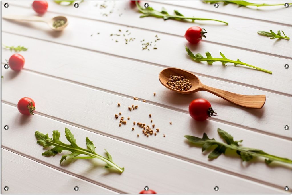 Wallario Outdoor-Poster für Garten oder Balkon, Motiv Küche Ruccola, Tomaten und Gewürze, in ca. 120 x 180 cm