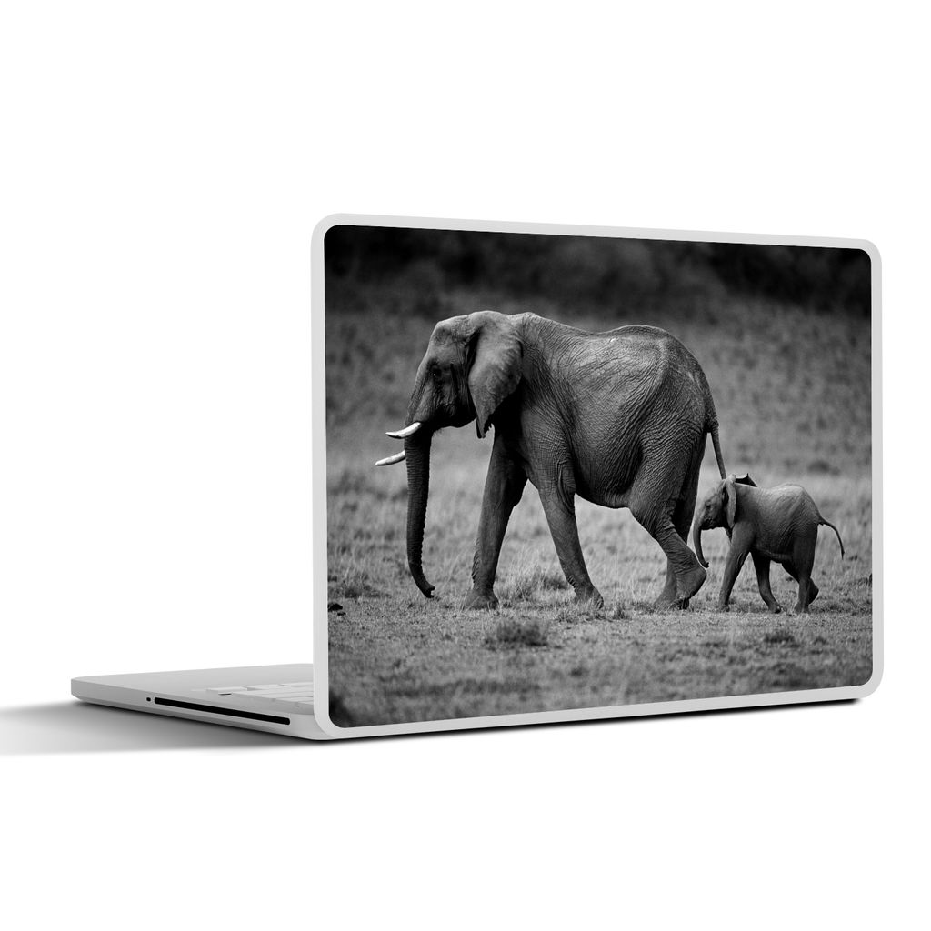 MuchoWow Laptop Aufkleber Sticker Cover Kind rennt hinter der Elefantenmutter her - schwarz und weiß 36.5x27.5 cm - Laptop-Sticker