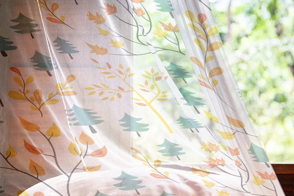 Grande tenture murale en satin motif forêt d'automne 210x274 cm bleu