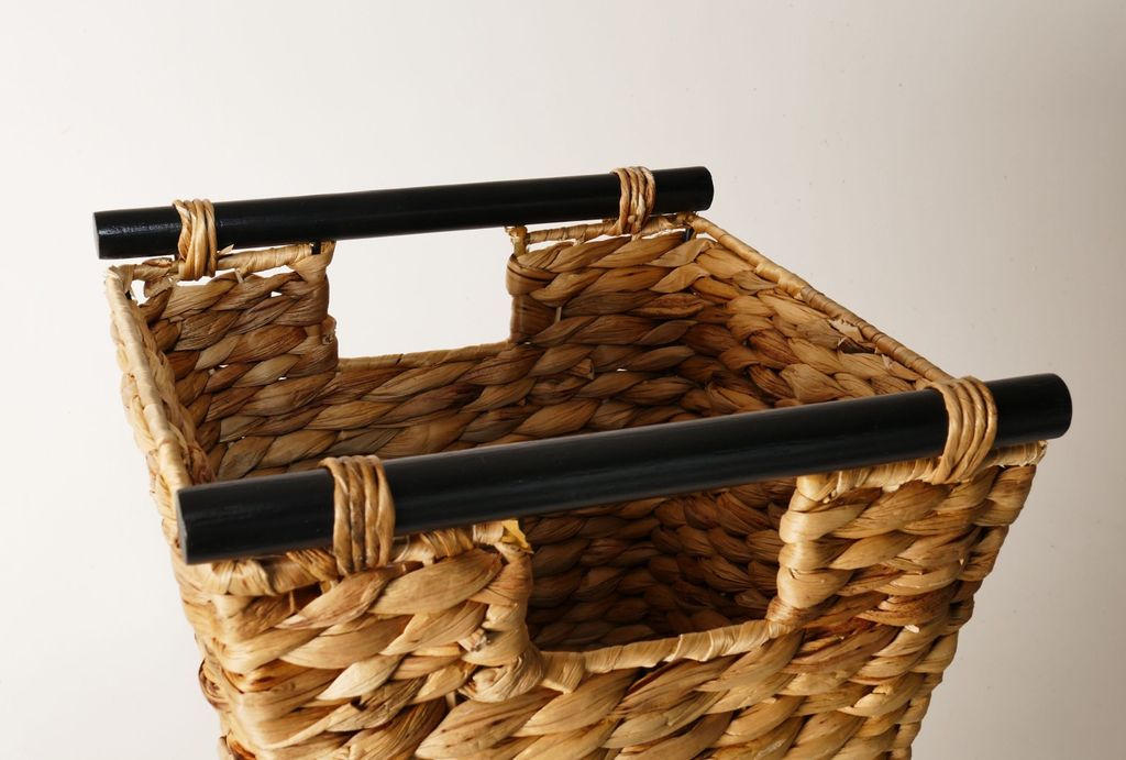 Schirmständer Artra Geflecht Wasserhyazinthe, Massivholz-Griffe, edel verarbeitet, Handarbeit, nachhaltig, herausnehmbare Auffangschale Farbe: Nat...