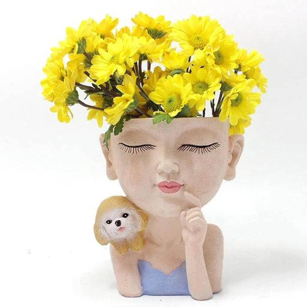 Pot à fleurs original fille et chien pour embellir un petit balcon