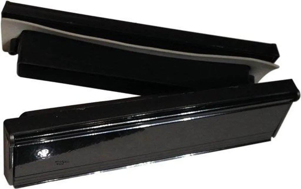 Masquez la fente de porte avec ce cache-boîte noir 295 x 75 mm DIY