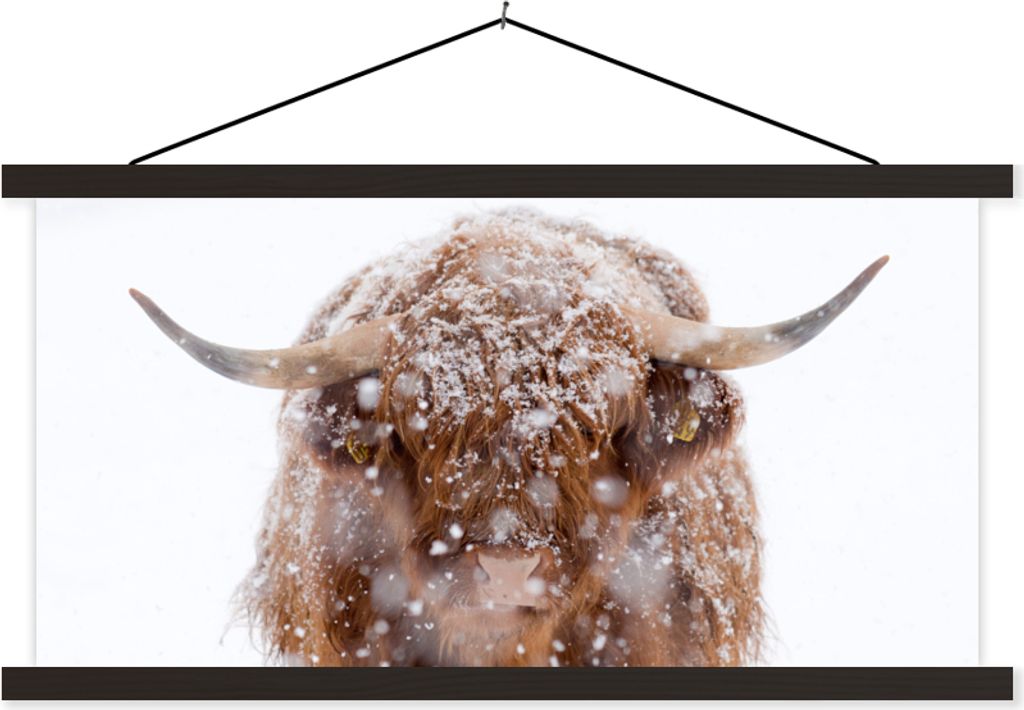 MuchoWow Textilposter Schottisches Hochlandrind - Hörner - Schnee 120x60 cm mit schwarzem Rahmen - Dekoration Schlafzimmer