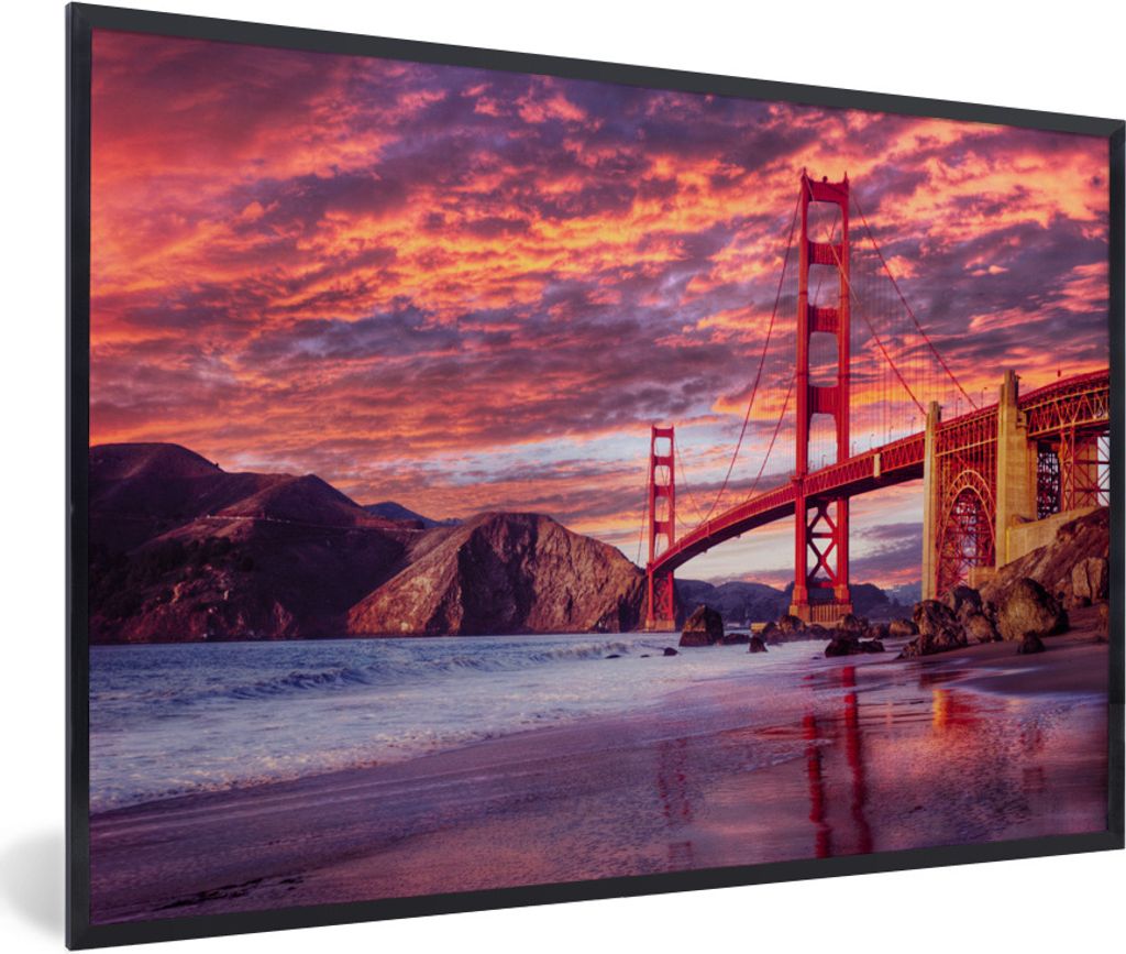MuchoWow Gerahmtes Poster Die Golden Gate Bridge mit einem wunderschönen lila Himmel 30x20 cm - Poster mit Schwarzem Bilderrahmen Wandposter Rah...